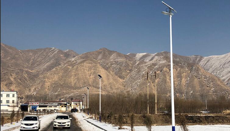 高桿路燈具備什么優(yōu)勢。