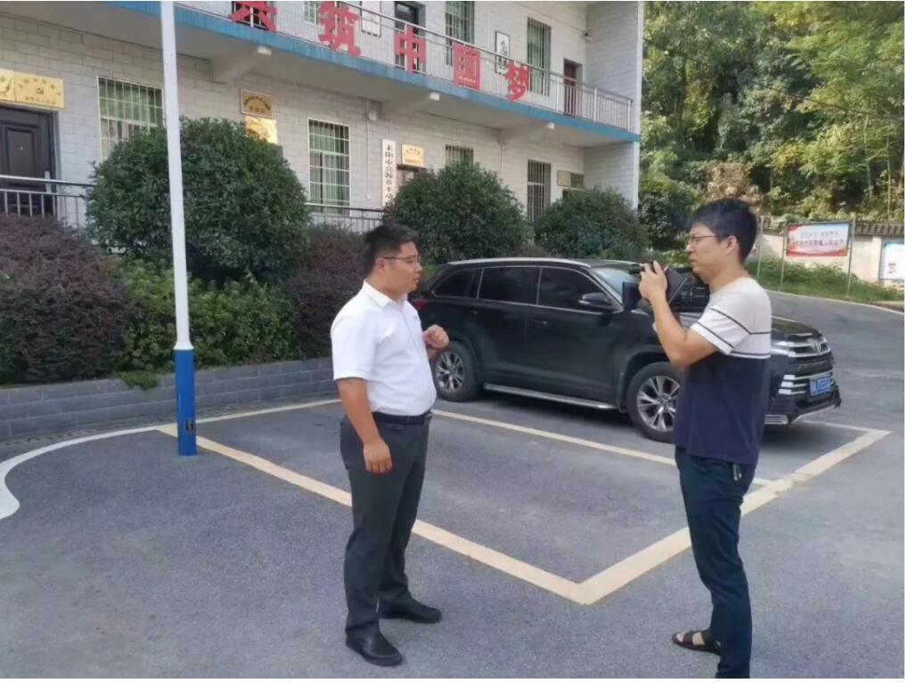 源碼愛心捐贈太陽能智慧路燈，照亮亮源鄉精準扶貧路