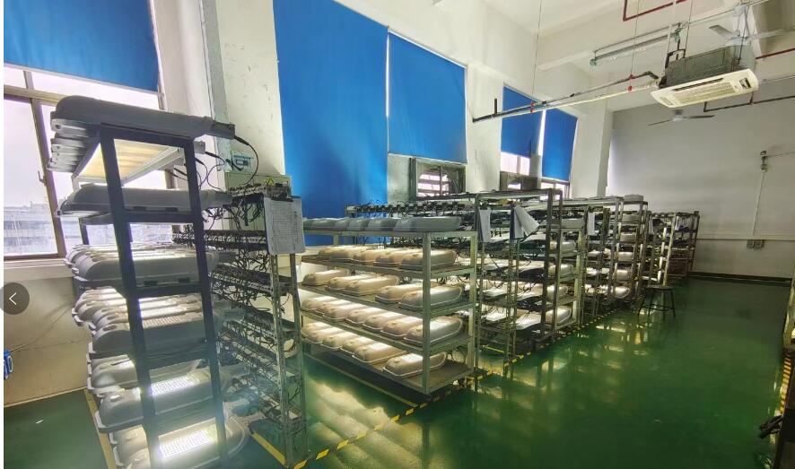 太陽能路燈怎樣控制照明時(shí)間